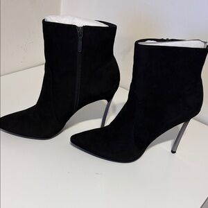 Chic Black Stiletto Heeled Boots the heels are 4,5 inches